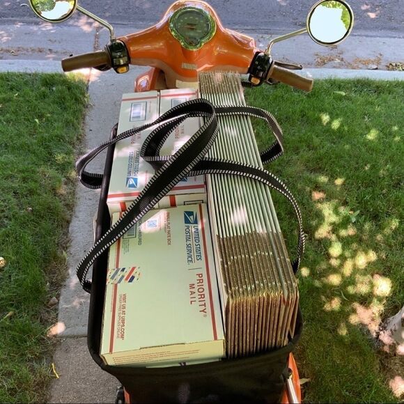 POSHMARK XXL ULTIMATE WIREFRAME UTILITY TOTE IN BLACK FABRIC COLLAPSIBLE POCKET - Picture 2 of 14